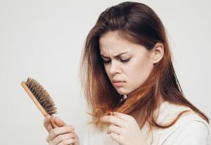 4 علت وز شدن مو و راه‌های جلوگیری از آن